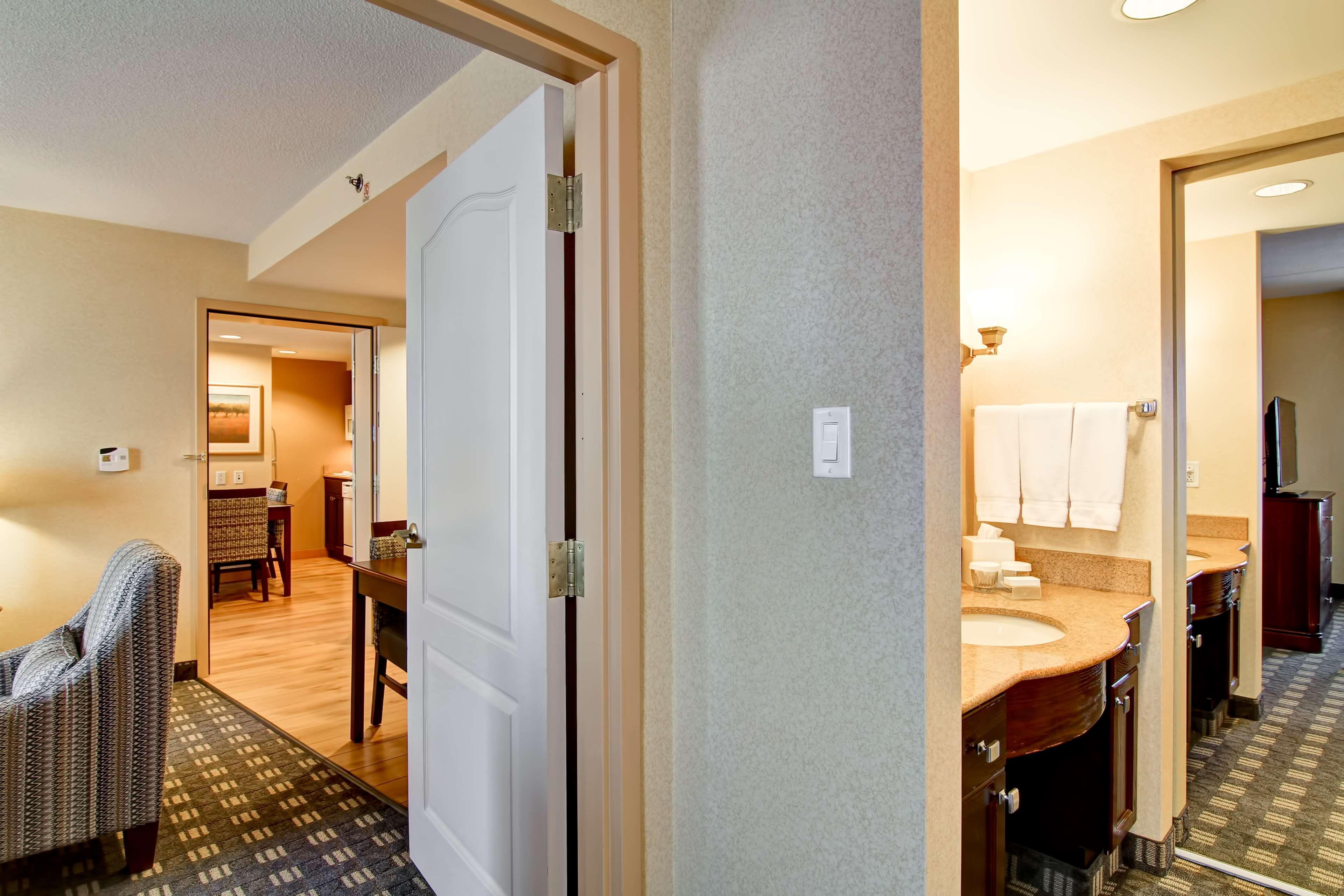 Hotel Homewood By Hilton Toronto