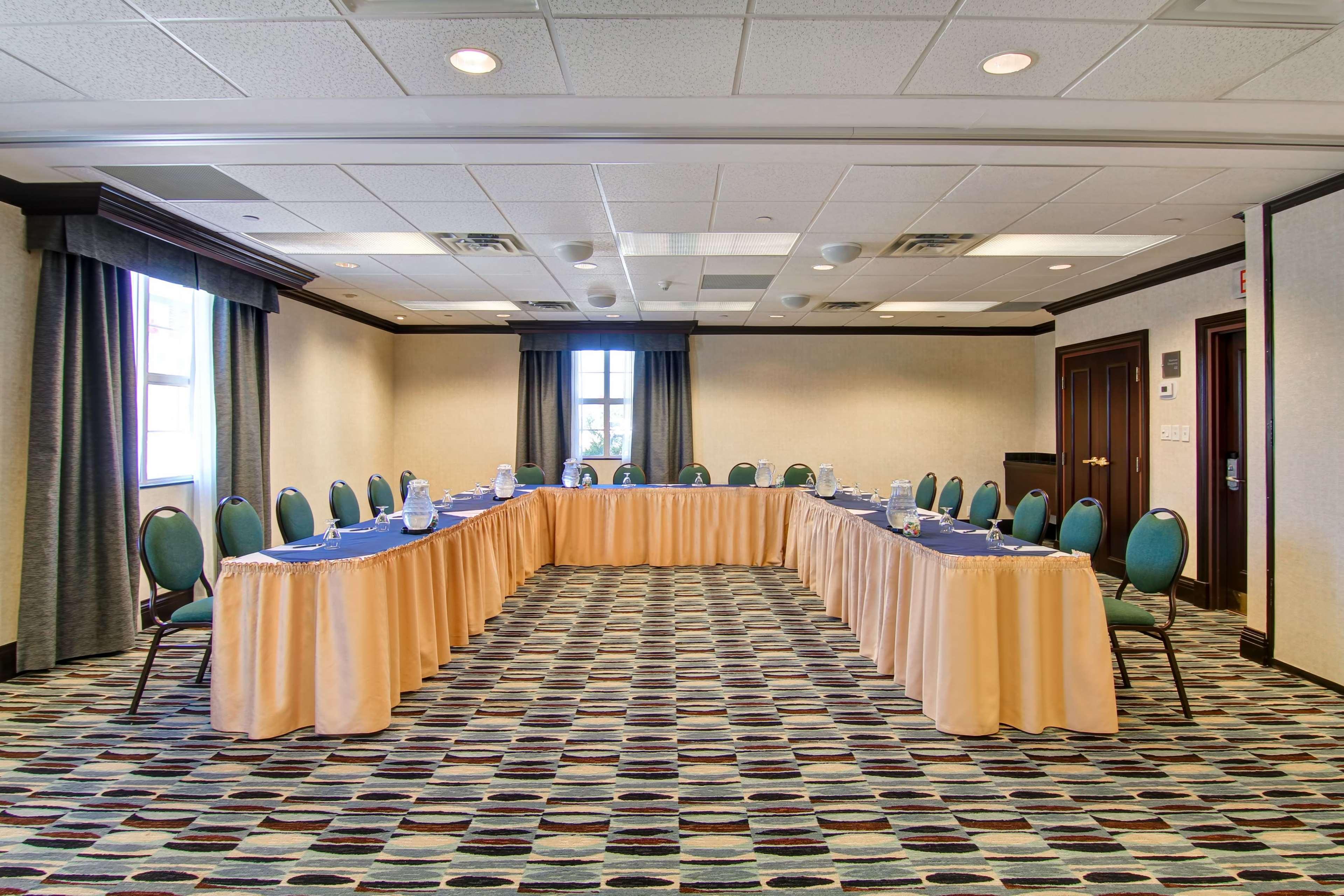Homewood By Hilton Toronto Hotel 3*