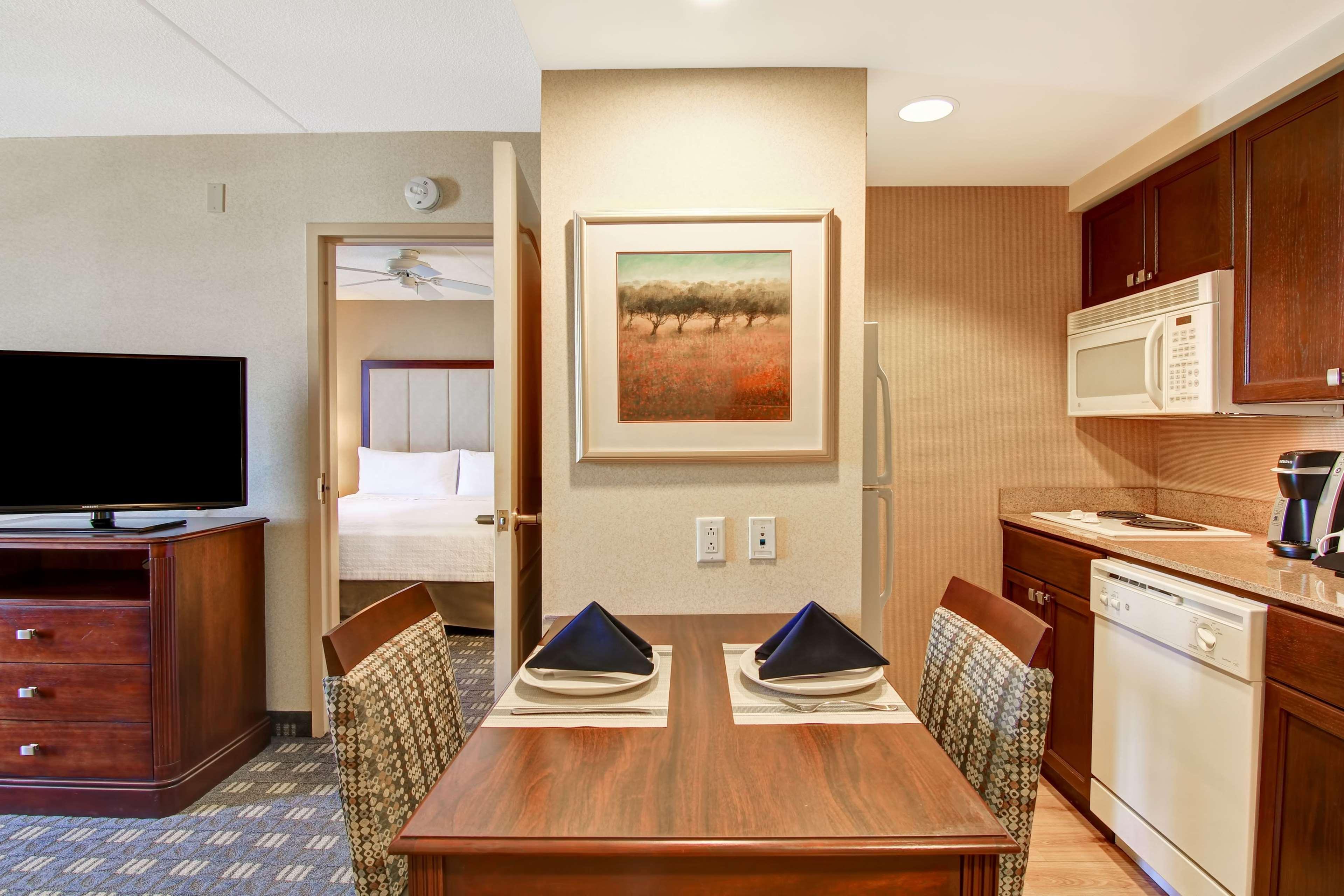 Hotel Homewood By Hilton Toronto Mississauga