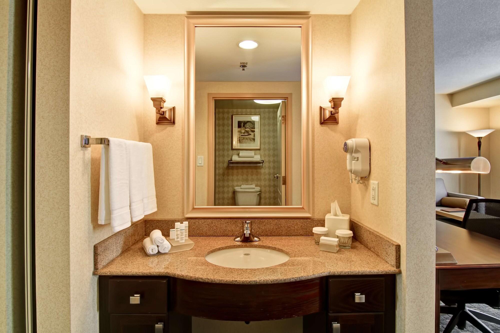 Homewood By Hilton Toronto Hotel 3*