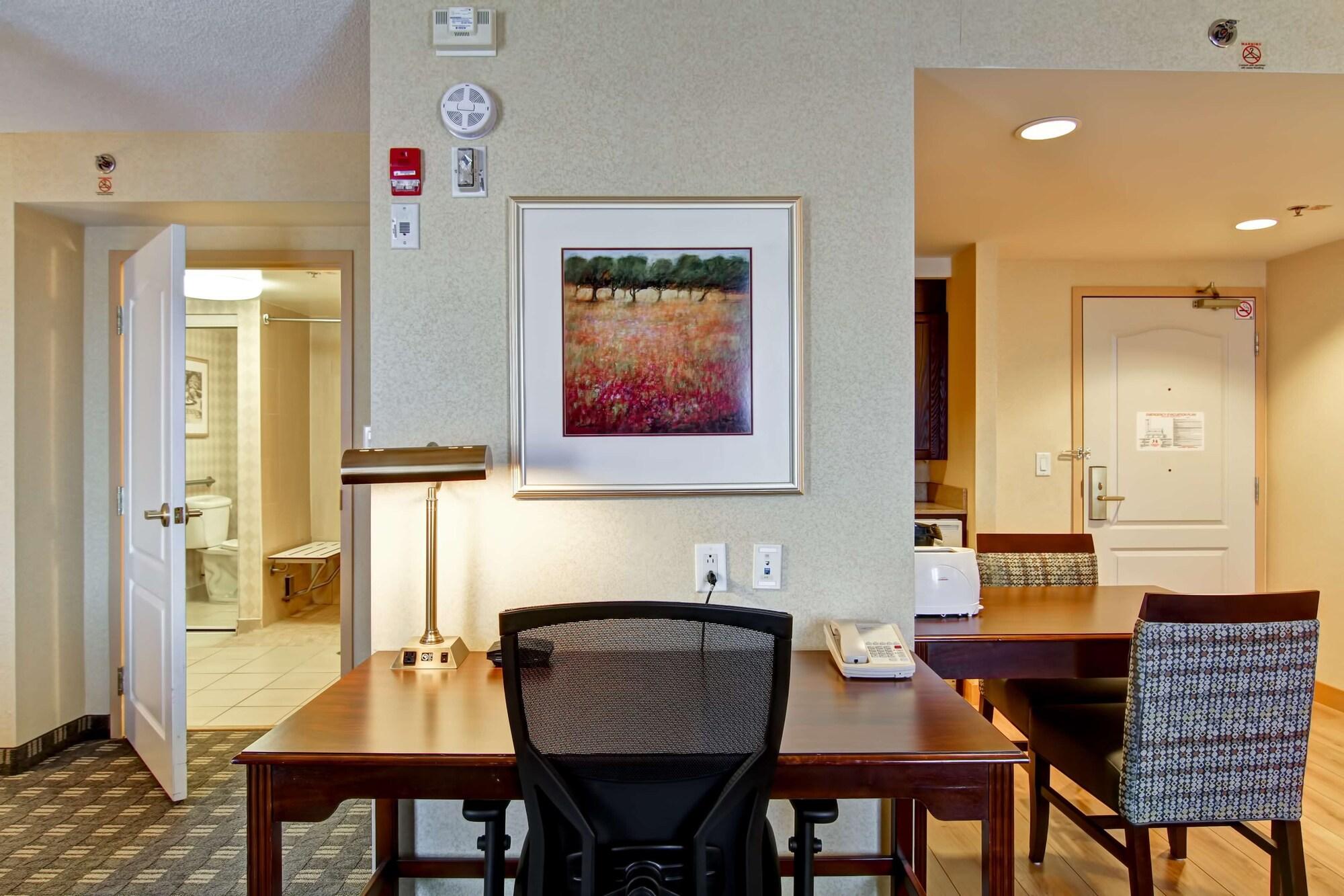 Hotel Homewood By Hilton Toronto Mississauga