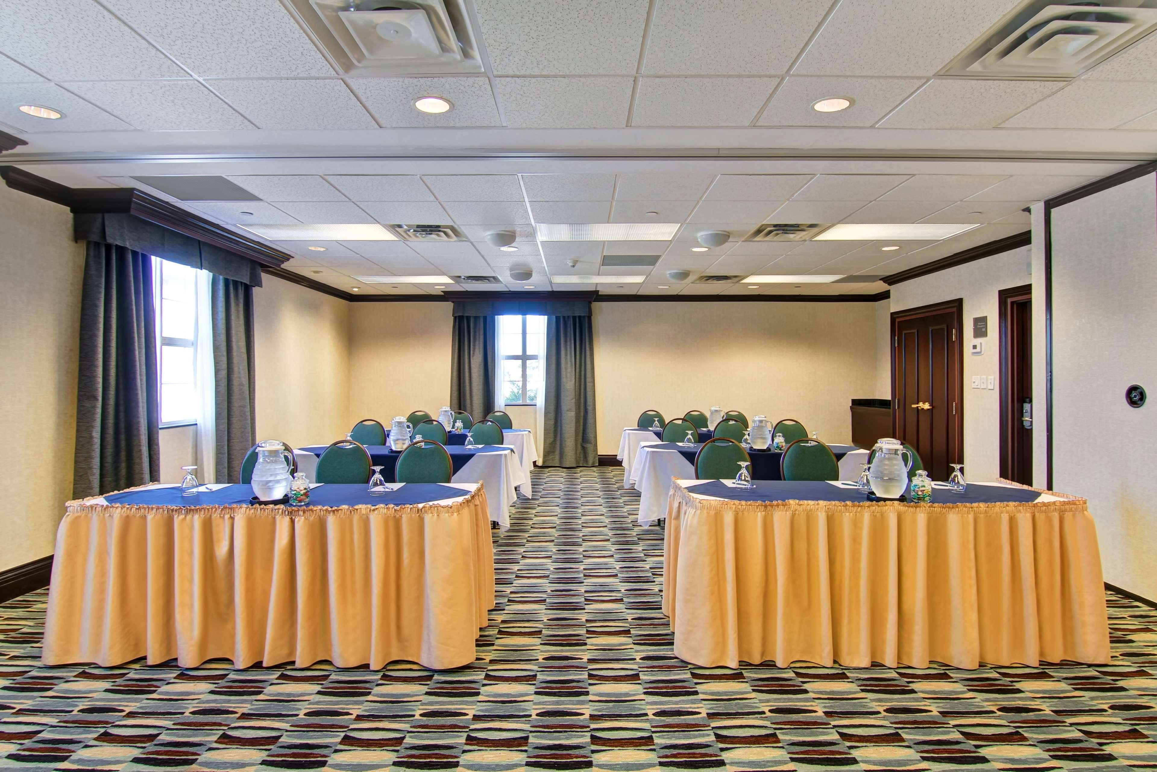 Hotel Homewood By Hilton Toronto